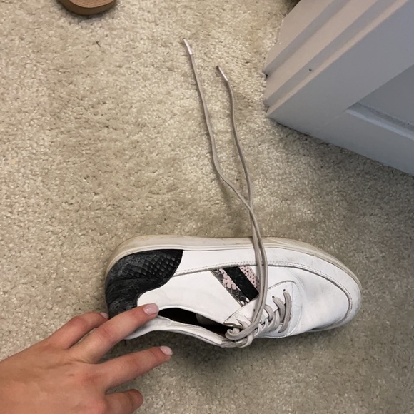 shoe - Picture 3 of 3